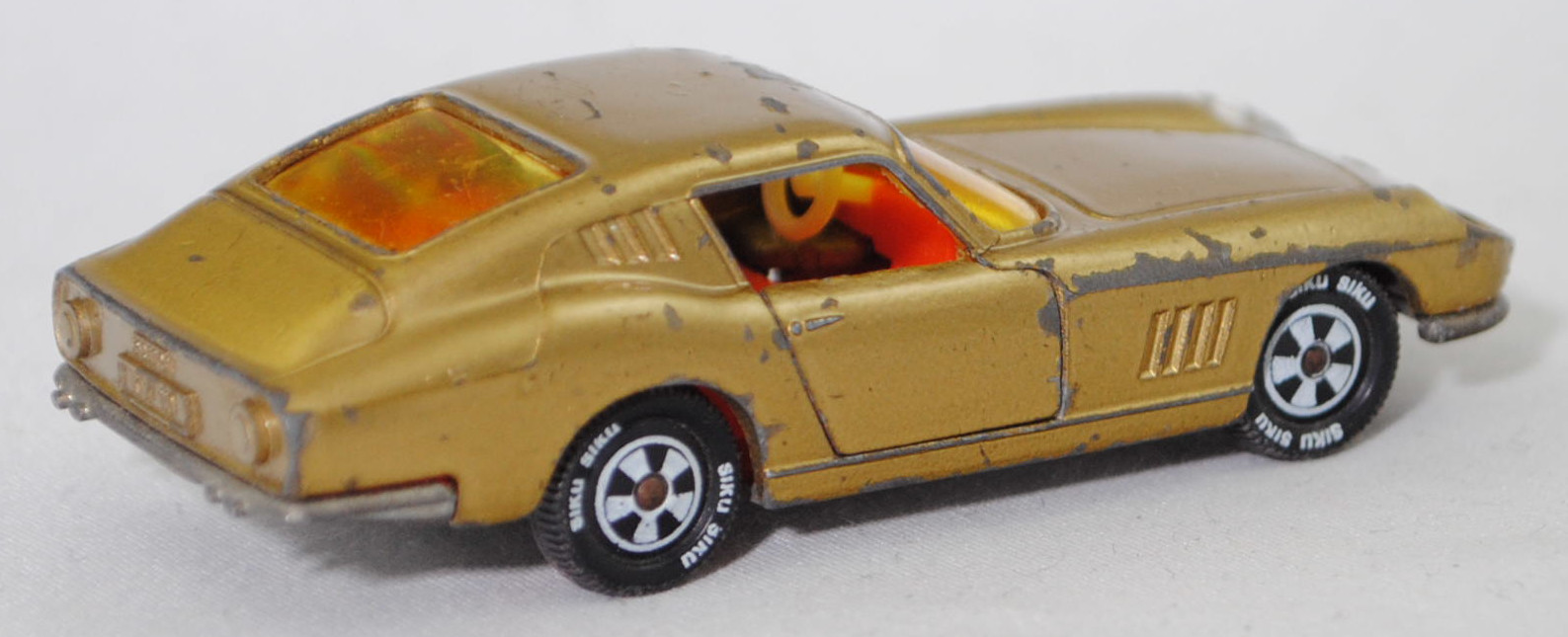 00002 Ferrari Berlinetta 275 GTB (Tipo 563, 2. Serie, Long Nose / Lange Nase, Modell 1965-1966), goldmetallic, transparente Frontscheinwerfer, Bpr. V 269, Germ, R10 reinweiß, SIKU SUPER, 1:56, vsc, Bpr. V 269, Germ, R10 reinwei