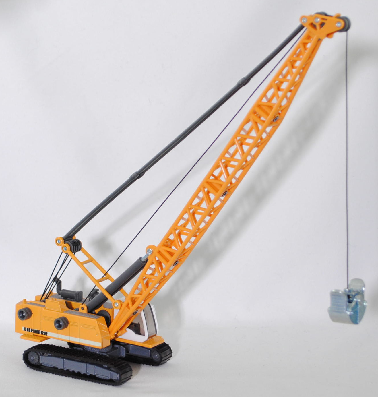 00002 LIEBHERR Hydro-Seilbagger HS 835 HD Litronic® mit Greifer-Ausrüstung (Modell 2006-2014), weiß/gelb/grau, weißgrünem Streifen auf den Seiten, SIKU SUPER 1:87, L17mpK