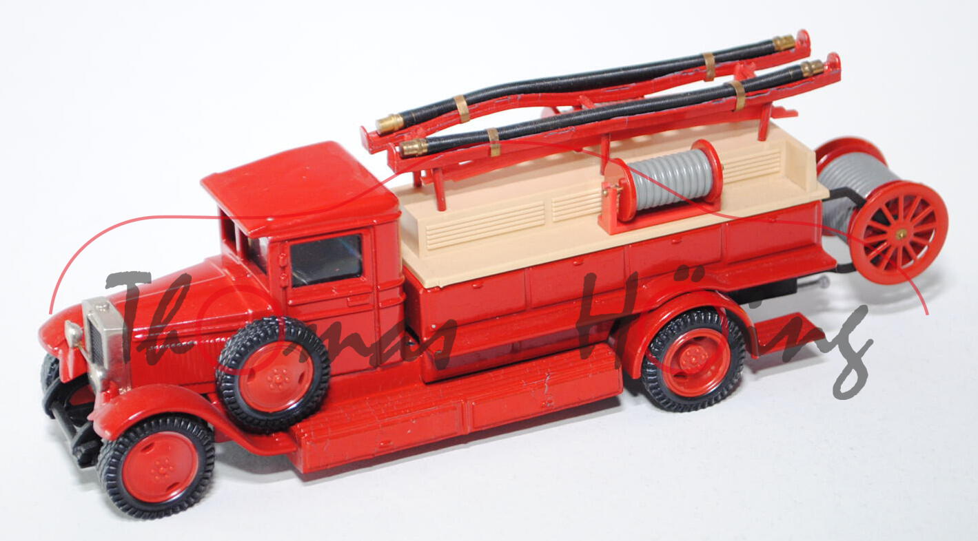 Feuerwehr Löschfahrzeug, geschlossenes Fahrerhaus, karminrot, 1:43, OMO (Russland / ZIS)