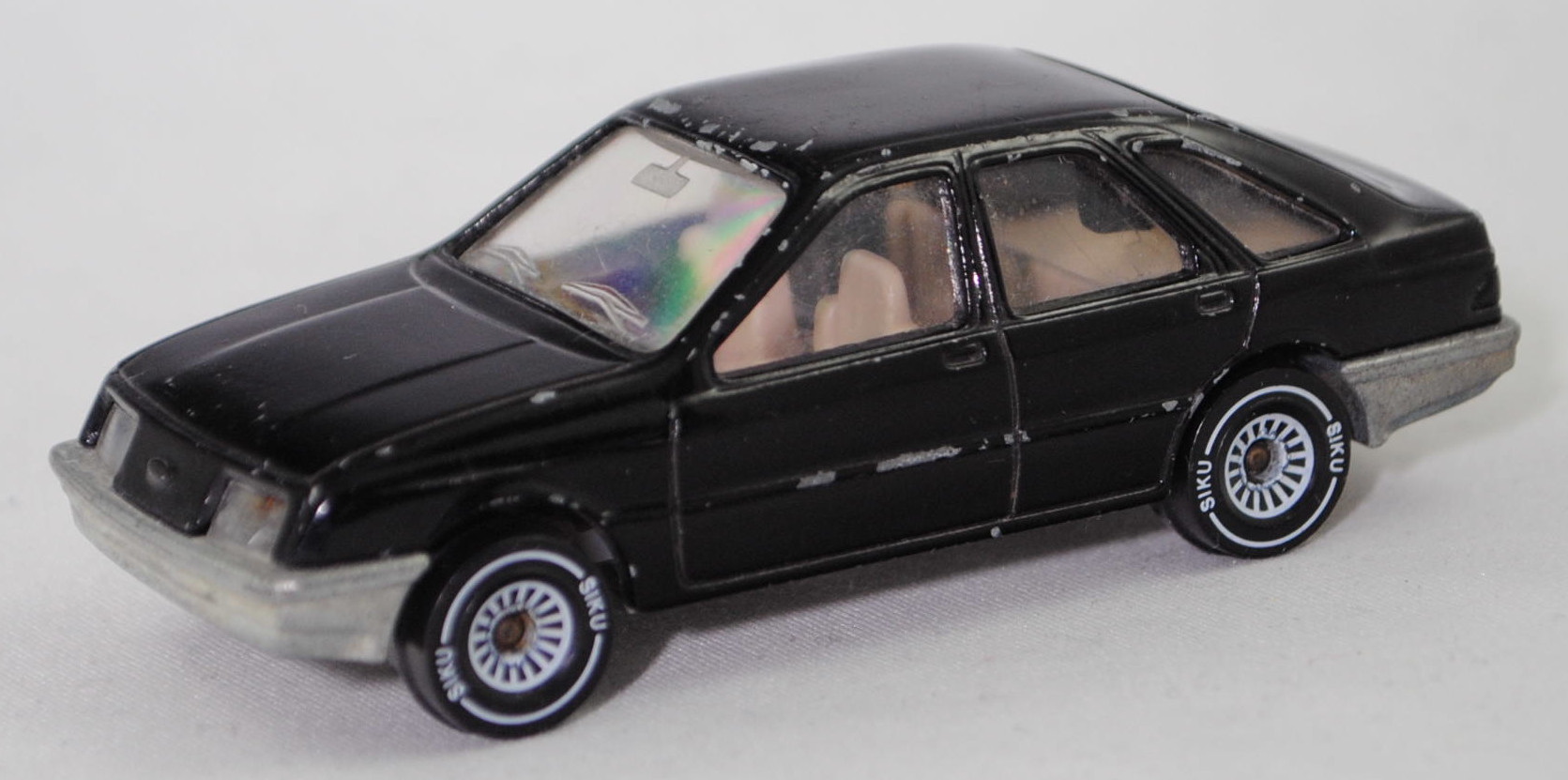 00002 Ford Sierra 2.3 Ghia (1. Generation, Typ Sierra '82 oder Mk1, GBC, Vorfacelift, Modell 1982-1984), schwarz, innen hell-beige, ohne CE-Zeichen, SIKU SUPER, 1:55, vsc