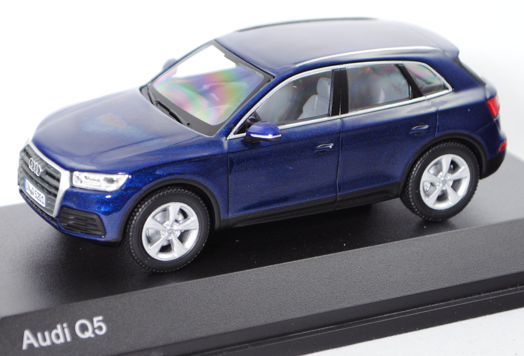 Audi Q5 (2. Generation, Modell 2017-), navarrablau, iScale, 1:43, Werbeschachtel 