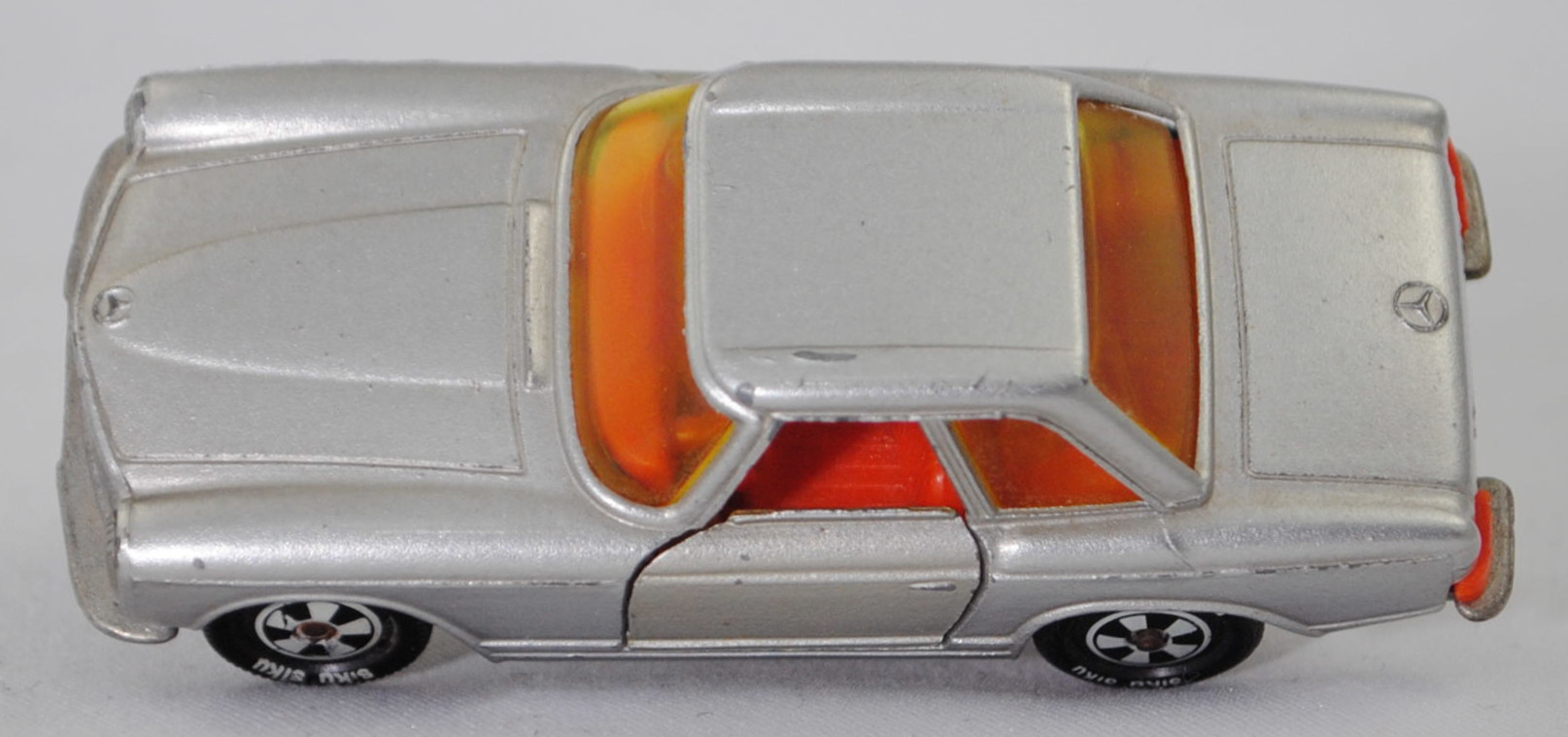 00004 Mercedes-Benz 280 SL (W 113, Baumuster 113.044, Pagode, Modell 1968-1971) mit Hardtop (Coupédach), silber, Bpr. V 302, Germ, Verglasung gelb, R10 weiß, SIKU SUPER, 1:60, m-