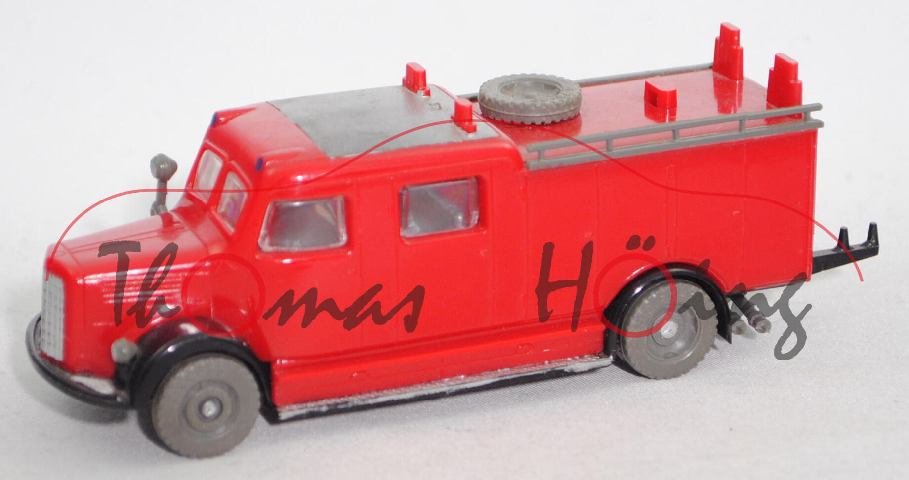 00000 Metz LF 15 auf MB-Fahrgestell LF 3500/42, rot, Arbeitsscheinwerfer gebrochen, Fehlteile, 1:60