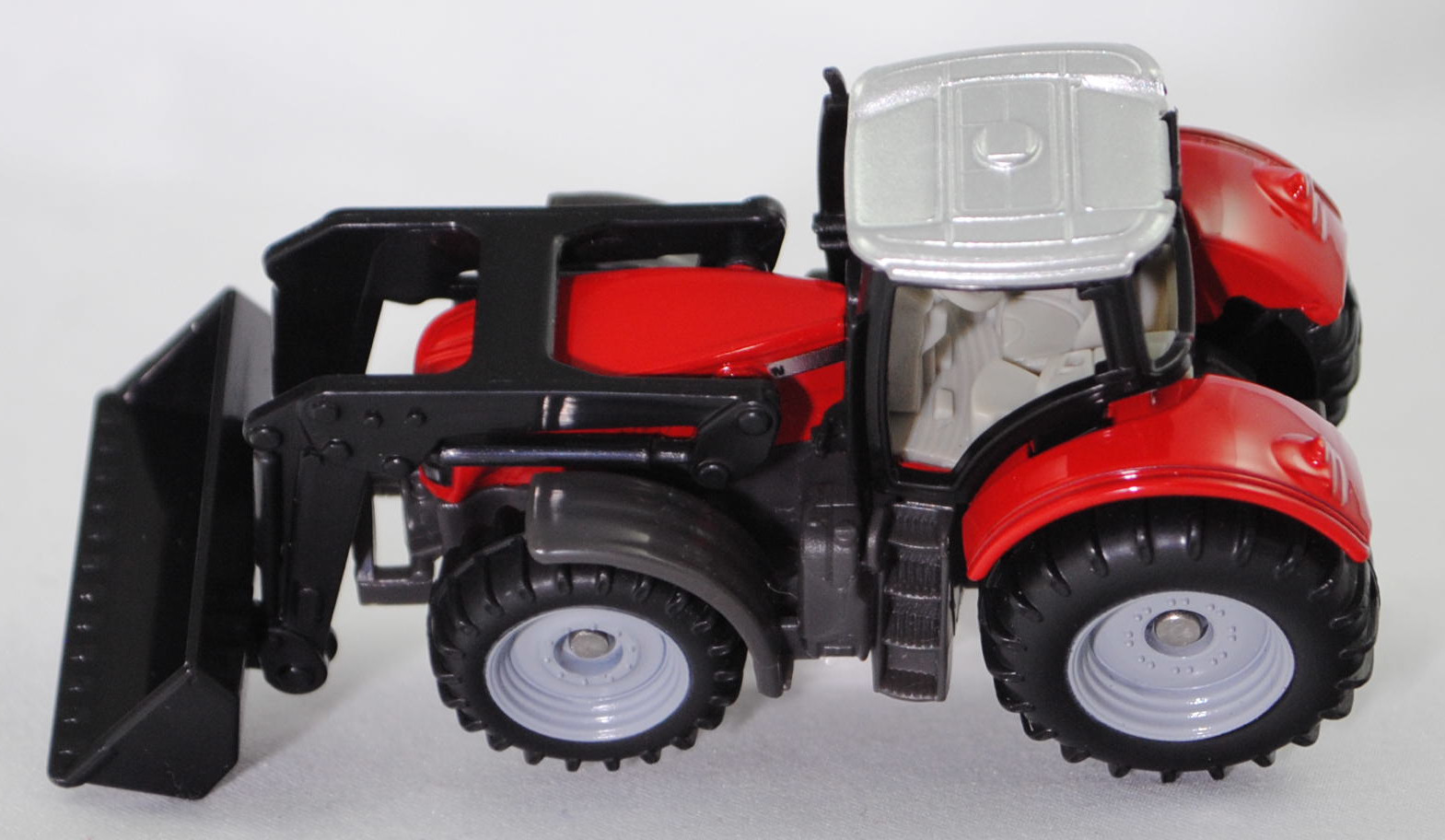 00000 Massey Ferguson MF 8737 Dyna-VT Efficient (Modell 2014-2017) mit Massey Ferguson MF 988 Frontlader, karminrot, Frontlader schwarz, SIKU SUPER, 1:81, P29f