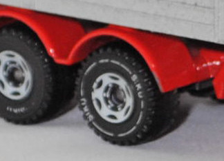 00004 Volvo F12 Turbo 6 (Modell 1977-1983) LKW mit Anhänger, himmelblau/rot/silber, ohne Rahmen im Kühlergrill, Dachgepäckträger weiß, zinkgelbe Plane, LKW10, SIKU, 1:55, m-