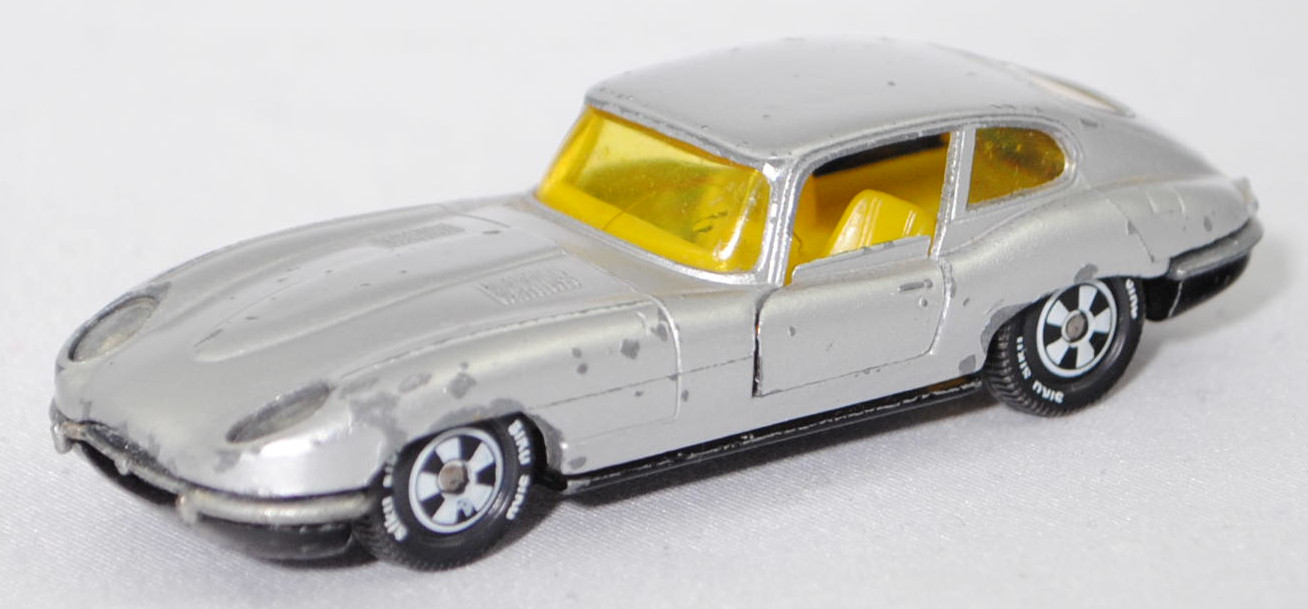 00004 Jaguar E-Type 2+2 SI Coupé 4.2 Liter (Serie 1, Typ 2+2-Sitzer Coupé, Modell 1966-1967), silber, innen gelb, Germ, Verglasung gelb, R10 weiß, SIKU SUPER, 1:61, vsc