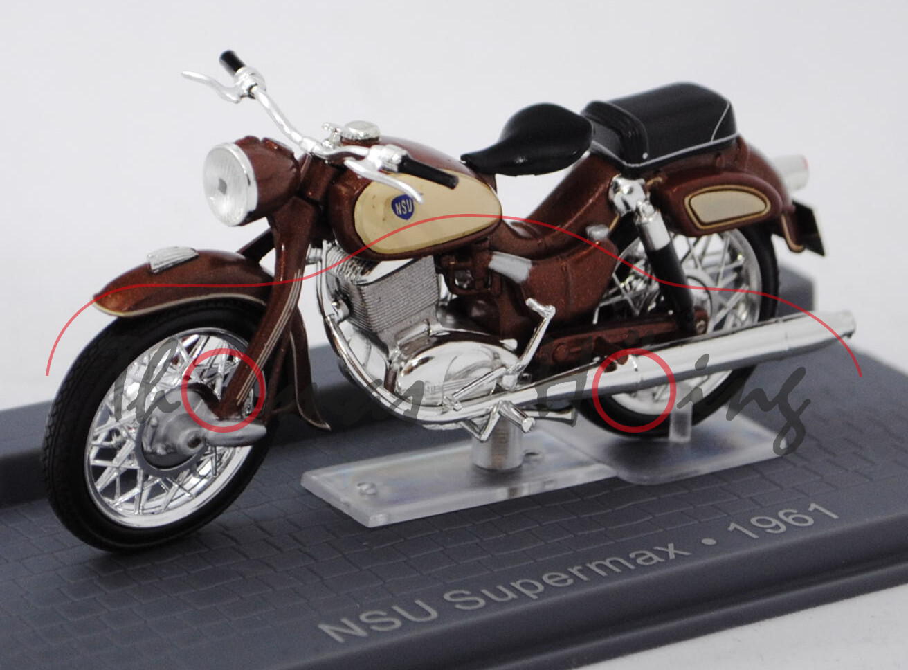 NSU Supermax (Typ 251 OSB, Modell 1956-1963), hell-nußbraunmetallic/elfenbein, ATLAS, 1:24, mb