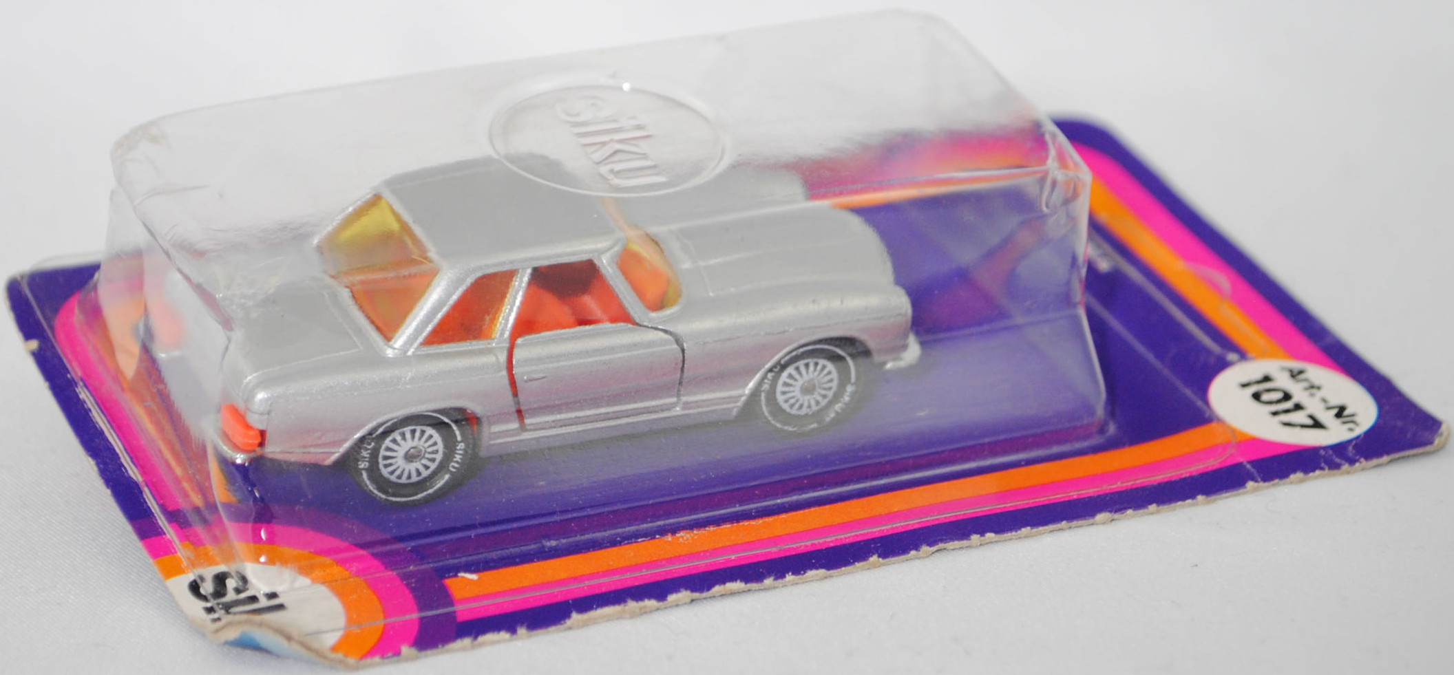 00006 Mercedes-Benz 280 SL (W 113, Pagode, Modell 1968-1971) mit Hardtop (Coupédach), silber, Bpr. V 302 / 1017, W-Germ, Verglasung gelb, R11 gerillt, SIKU SUPER, 1:60, P17 (Farbe)