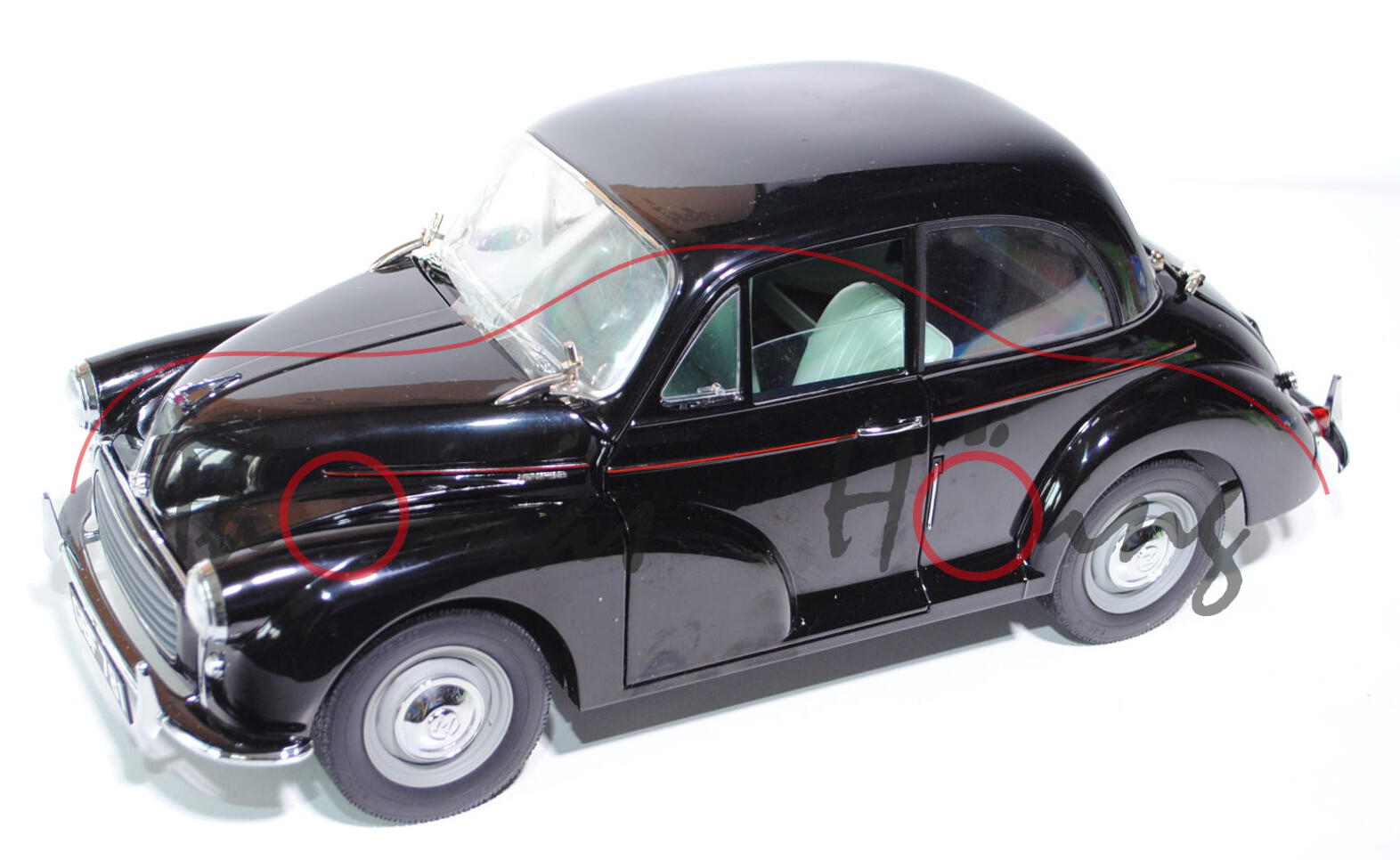 Morris Minor 1000 Limousine, Modell 1956-1971, schwarz, Scharniere von Motorhaube und Heckklappe jew