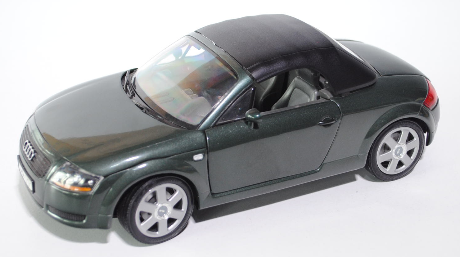 Audi TT Roadster (Typ 8N), Modell 1999-2006, Baujahr 1999-2000, flaschengrünmetallic, innen schwarz,