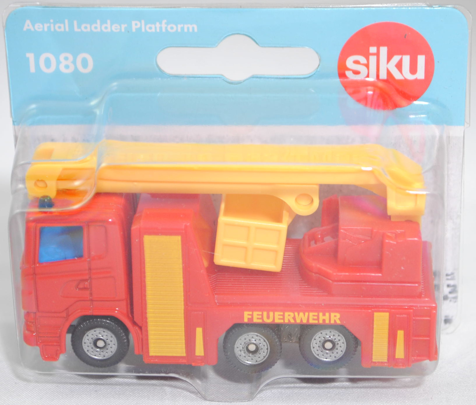 00001 Rosenbauer Hubrettungsbühne B32 auf Scania R380 (Typ CR16, Day cab, Modell 2007-2009) Feuerwehr-Fahrgestell, hell-verkehrsrot, C36, SIKU SUPER, 1:89, P29f