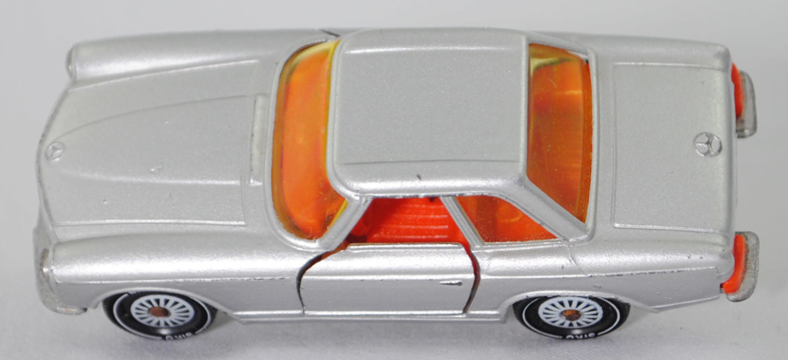 00006 Mercedes-Benz 280 SL (W 113, Pagode, Modell 1968-1971) mit Hardtop (Coupédach), silber, Bpr. V 302 / 1017, W-Germ, Verglasung gelb, R11 gerillt, SIKU SUPER, 1:60, m-