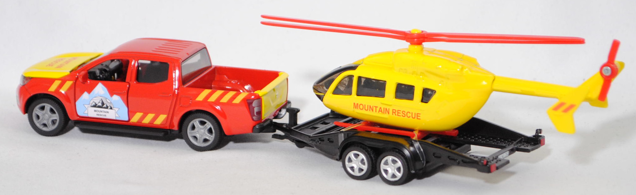 00000 NISSAN NAVARA Double Cab 4x4 (Modell 2014-2020) mit Autotransporter und Eurocopter EC 145 (Modell 2002-2014), rot/gelb, MOUNTAIN / RESCUE, SIKU SUPER 1:50, L17mpK