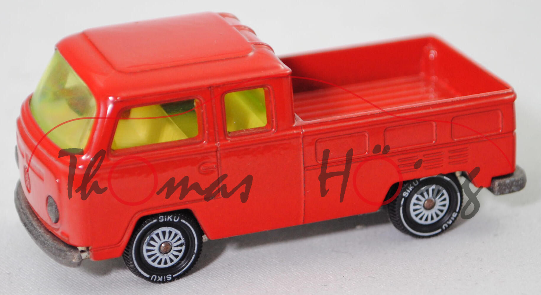 00006 VW Transporter T2 DoKa (Typ T2a/b, Mod. 1971-1972), rot, Verglasung gelbgrün, R11, SIKU, 1:60