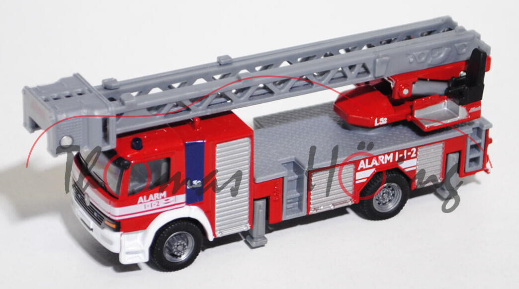 00800 Mercedes Atego Feuerwehr Drehleiter, karminrot/reinweiß, ALARM / 1-1-2, 1:87, L17mK, DK