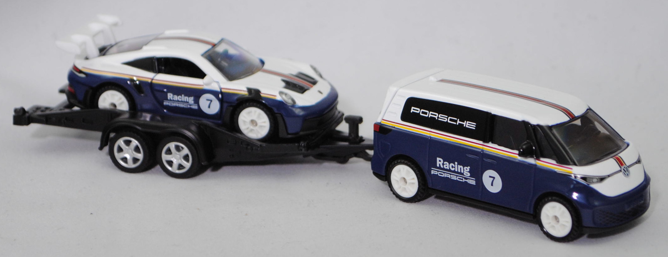 00000 VW ID. Buzz Cargo (Modell 2022-) mit BÖCKMANN Autotransporter und Porsche 911 GT3 RS (Modell 2022-2024), weiß/blau, Startnummer 7 / Racing / PORSCHE, SIKU SUPER 1:50, L17mpK
