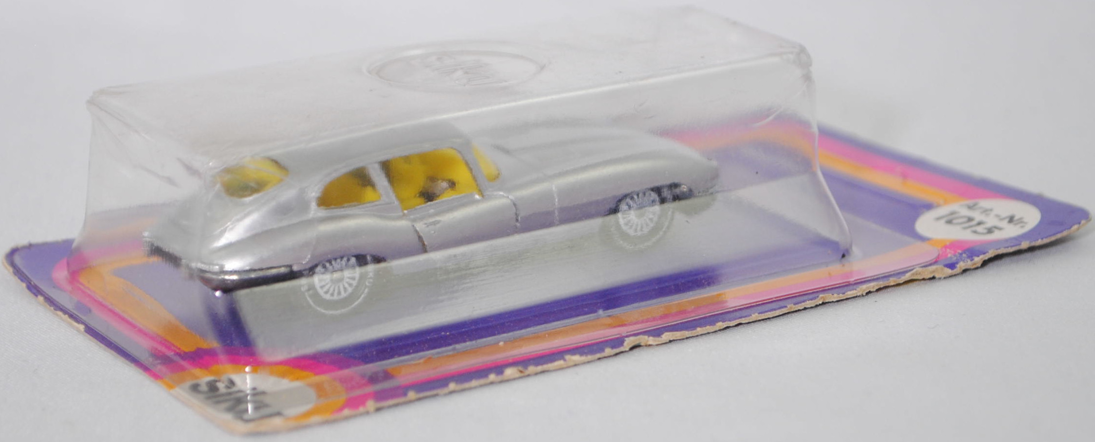 00006 Jaguar E-Type 2+2 SI Coupé 4.2 Liter (Serie 1, Typ 2+2-Sitzer Coupé, Modell 1966-1967), silber, innen gelb, W-Germ, Verglasung gelb, R11 gerillt, SIKU SUPER, 1:61, P17 (Farbe)