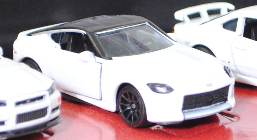 Giftpack Nissan: Nissan Skyline GT-R + Nissan Z Performance + NISSAN Silvia spec-R AERO + Nissan GT-R + NISSAN Cefiro 2.5 A31, reinweißmetallic, majorette, mb