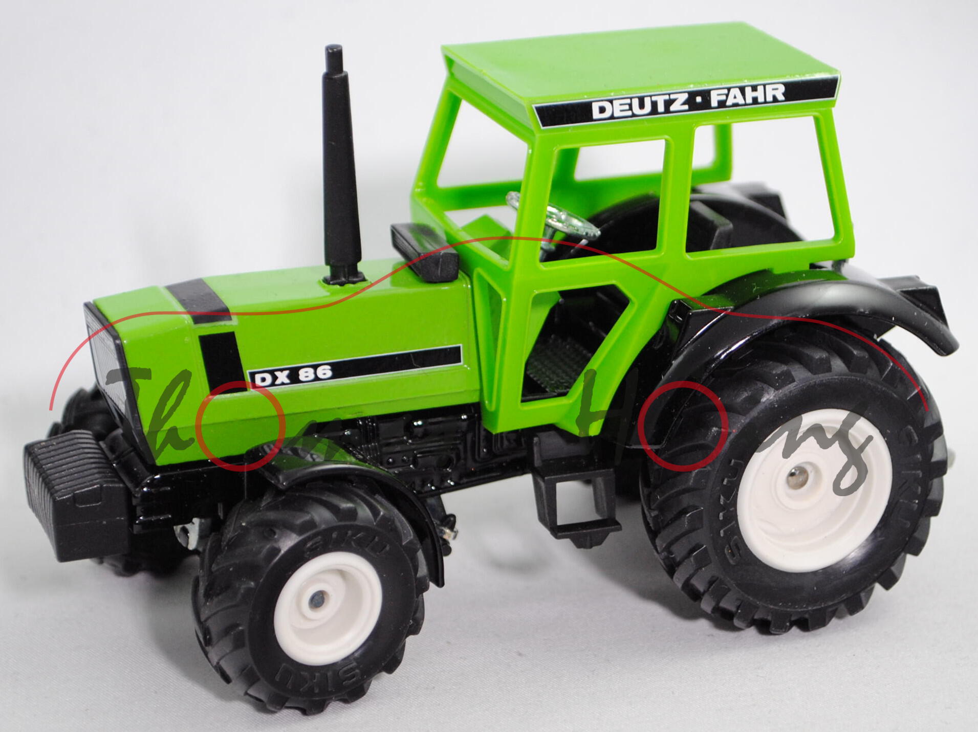 00000 DEUTZ-FAHR DX 86 (1. Gen. DX-Reihe, Modell 1982-1983), gelbgrün/schwarz, SIKU, 1:32, L11a