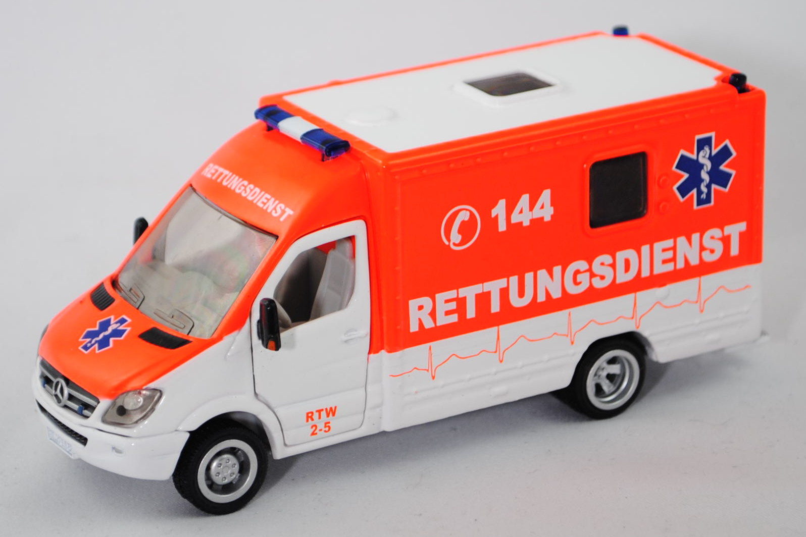 03902 CH Mercedes-Benz Sprinter II (NCV 3, W 906, Modell 2006-2009) mit Kofferaufbau Rettungswagen