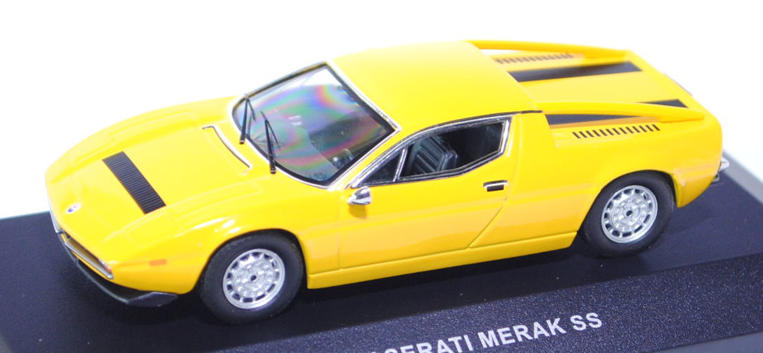 Maserati Merak SS, Modell 1975-1982, Baujahr 1977, verkehrsgelb, IXO MODELS®, 1:43, PC-Box