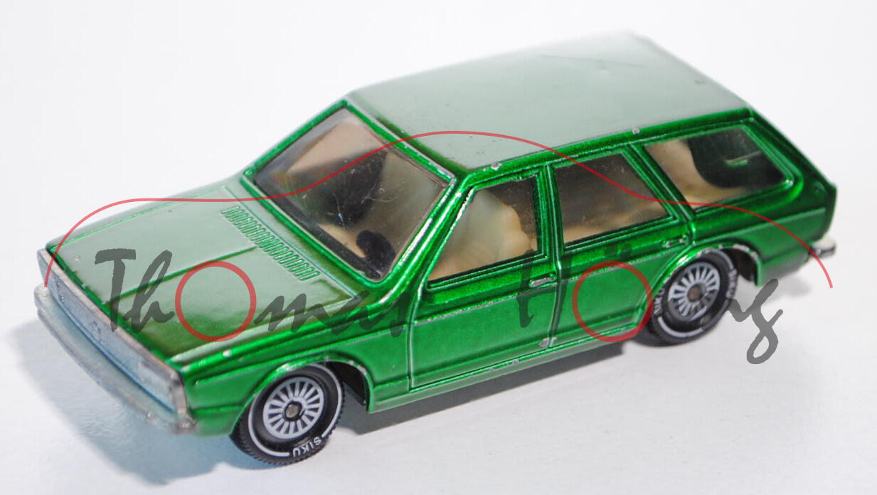 00006 VW Passat Variant (B1, Typ 33), Modell 1974-1977, verkehrsgrünmetallic, innen weiß, Lenkrad sc