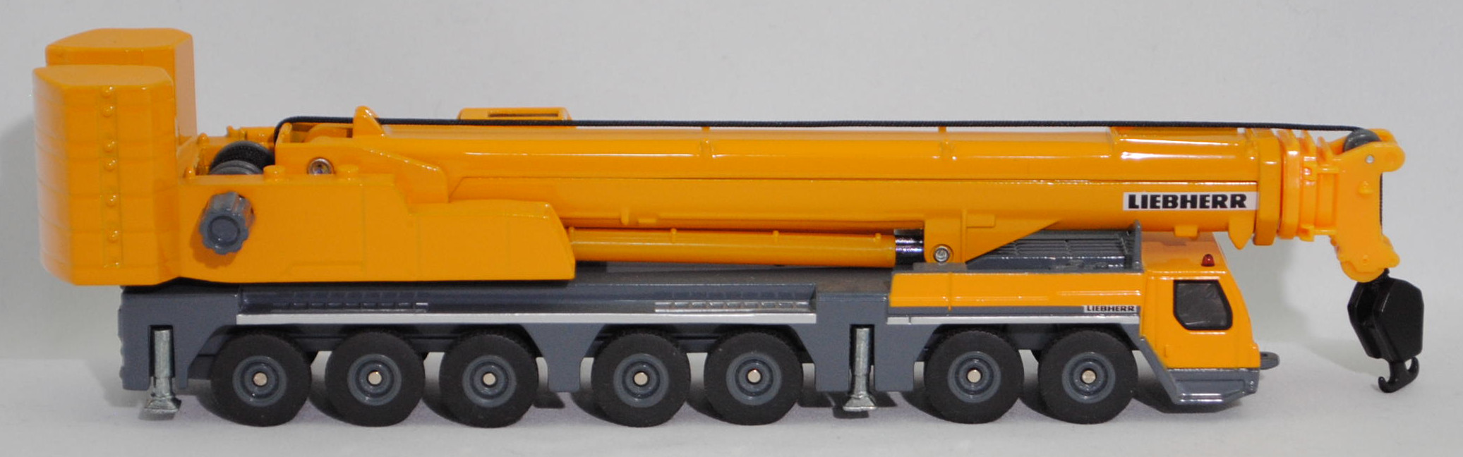 00000 LIEBHERR LTM 1400-7.1 Mobilkran (1. Generation, Modell 2005-2022), chromgelb/blaugrau, LIEBHERR, Bpr. ohne Adresse, ohne Chargennummer, SIKU SUPER, 1:87, L17mpK
