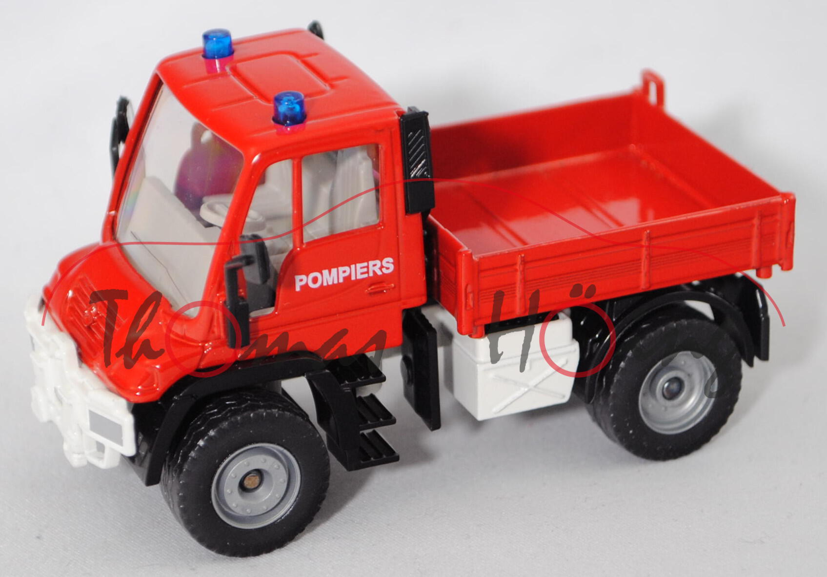 00101 F Unimog U 300 (Mod. 01-06) Feuerwehr, rot, POMPIERS, Scheinwerfer silber, SIKU, 1:56, L17P m-