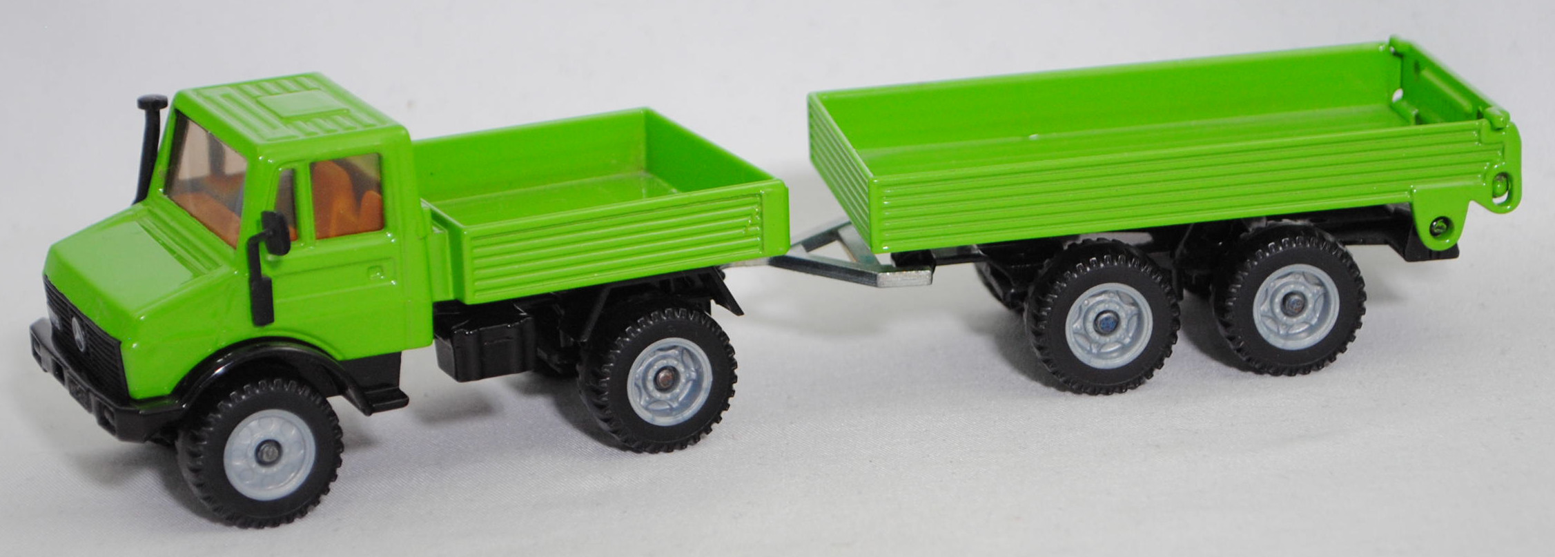 00000 Mercedes-Benz Unimog U 1500 (Baureihe 425, Modell 1975-1988) mit Tandem Rückwärtskipper (Tandem-Anhänger), gelbgrün/schwarz, ohne CE-Zeichen, SIKU SUPER 1:55, m