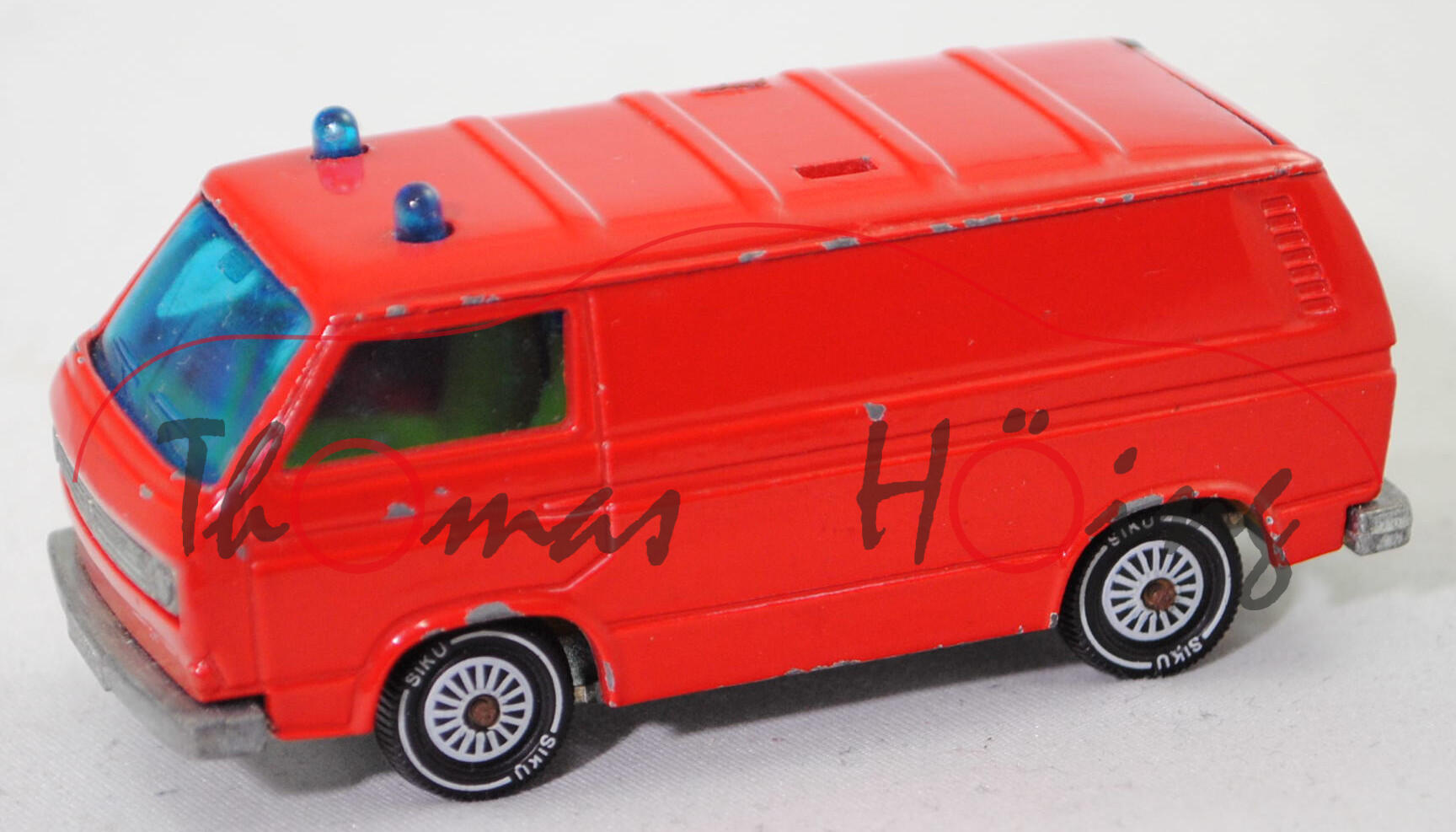 00000 VW Transporter Kastenwagen 2,0 Liter (T3, Modell 1979-1982) Feuerwehr-Gerätewagen, rot, ohne Druck, Dachträger weg, R11 gerillt, SIKU, 1:60, sc