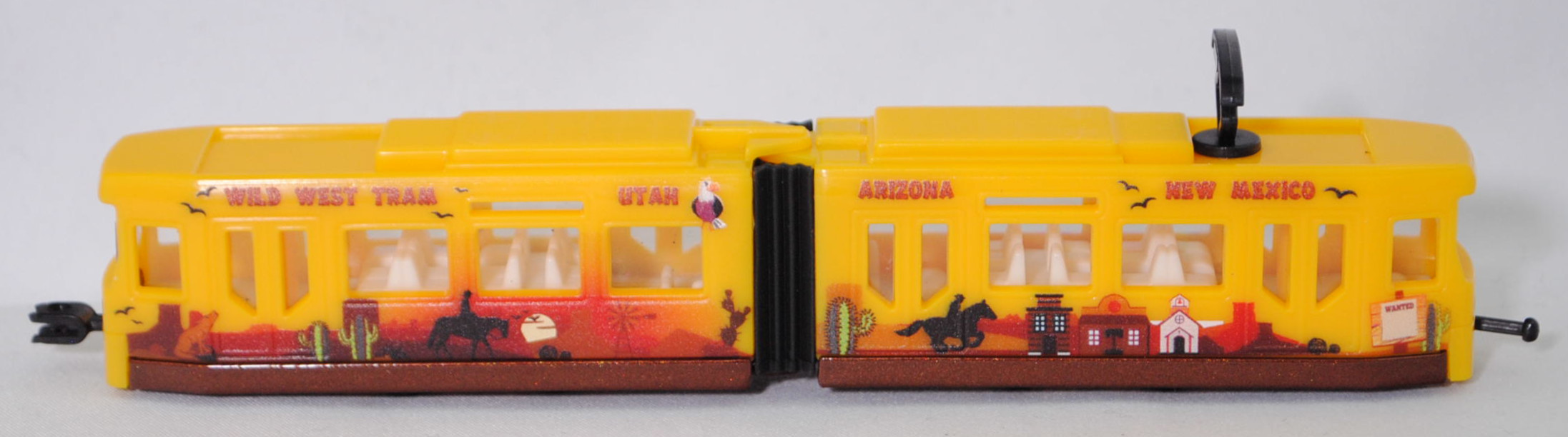 00014 ADtranz GT4N-ZR Niederflur-Straßenbahn (Modell 1997-2009), Wagenkästen verkehrsgelb, WILD WEST TRAM UTAH ARIZONA NEW MEXICO, SIKU SUPER, 1:117, P29f