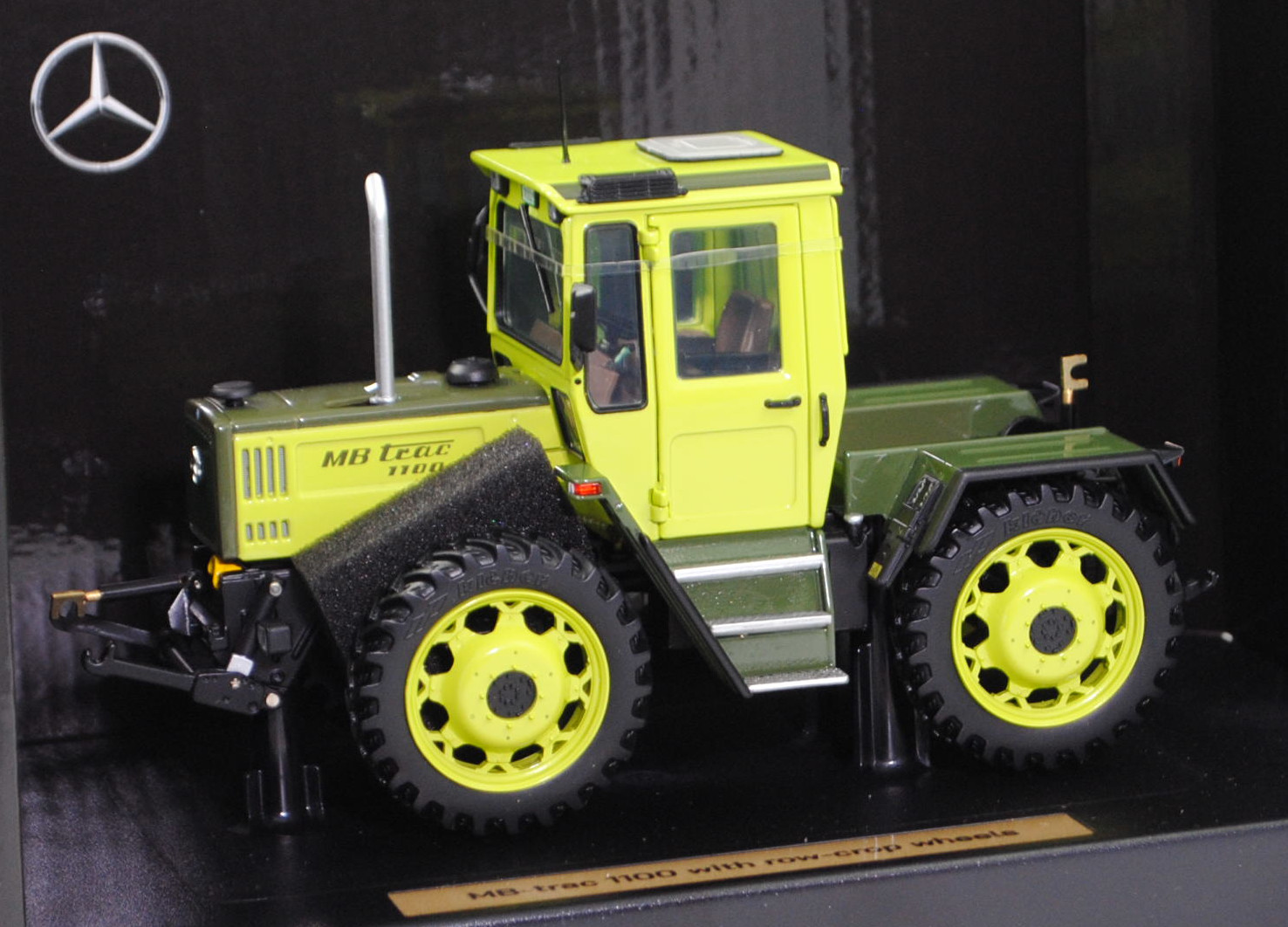 Mercedes-Benz MB trac 1100 (Baureihe 441, MoPf, Ausführung 1987-1991, Kabine hell-gelbgrün, Motorhaube oben olivgrün, weise-toys by HOLLAND OTO, 1:32, mb (Limited Edition 1000 pcs.)