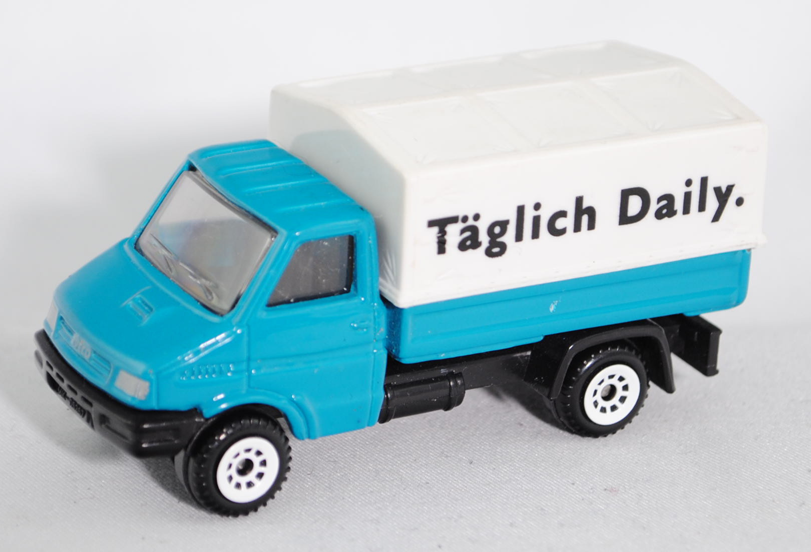 00403 Iveco Daily II (Modell 1990-1996) Kleinlastwagen, hell-wasserblau, innen schwarz, Lenkrad inte