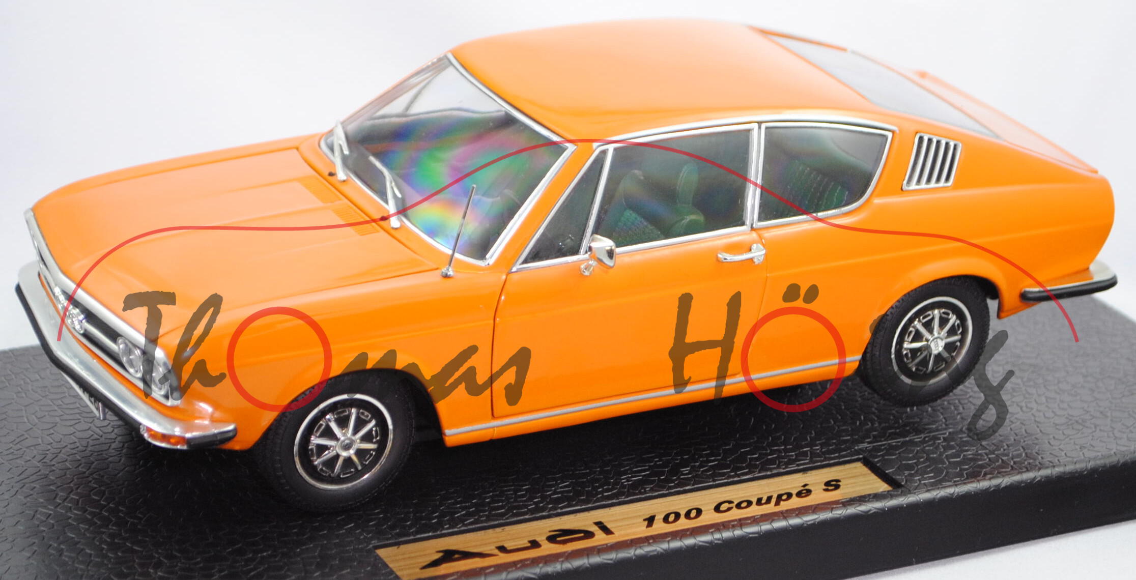 Audi 100 Coupé S (C1, Typ F105, Mod. 1970-1973), hell-gelborange (vgl. tibetorange), ANSON, 1:18, mb