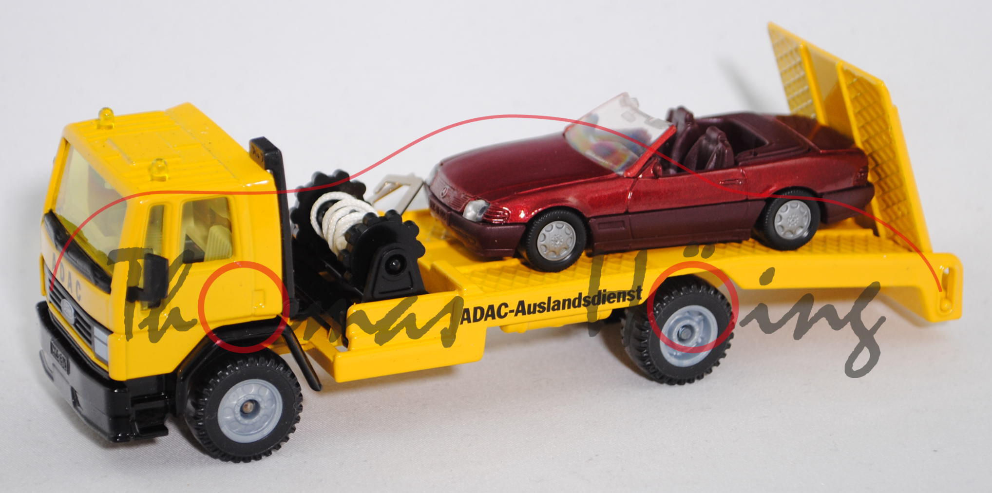 00005 Ford Cargo 0811 (Typ 110) Abschleppwagen mit Mercedes-Benz 500 SL (R 129, Mod. 89-92), L14n