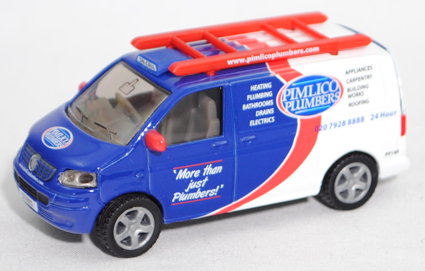 00616 GB VW T5 Transporter (Typ 7H, Mod. 03-09), blau/weiß, PIMLICO / PP149, SIKU, 1:58, Box S1NKS