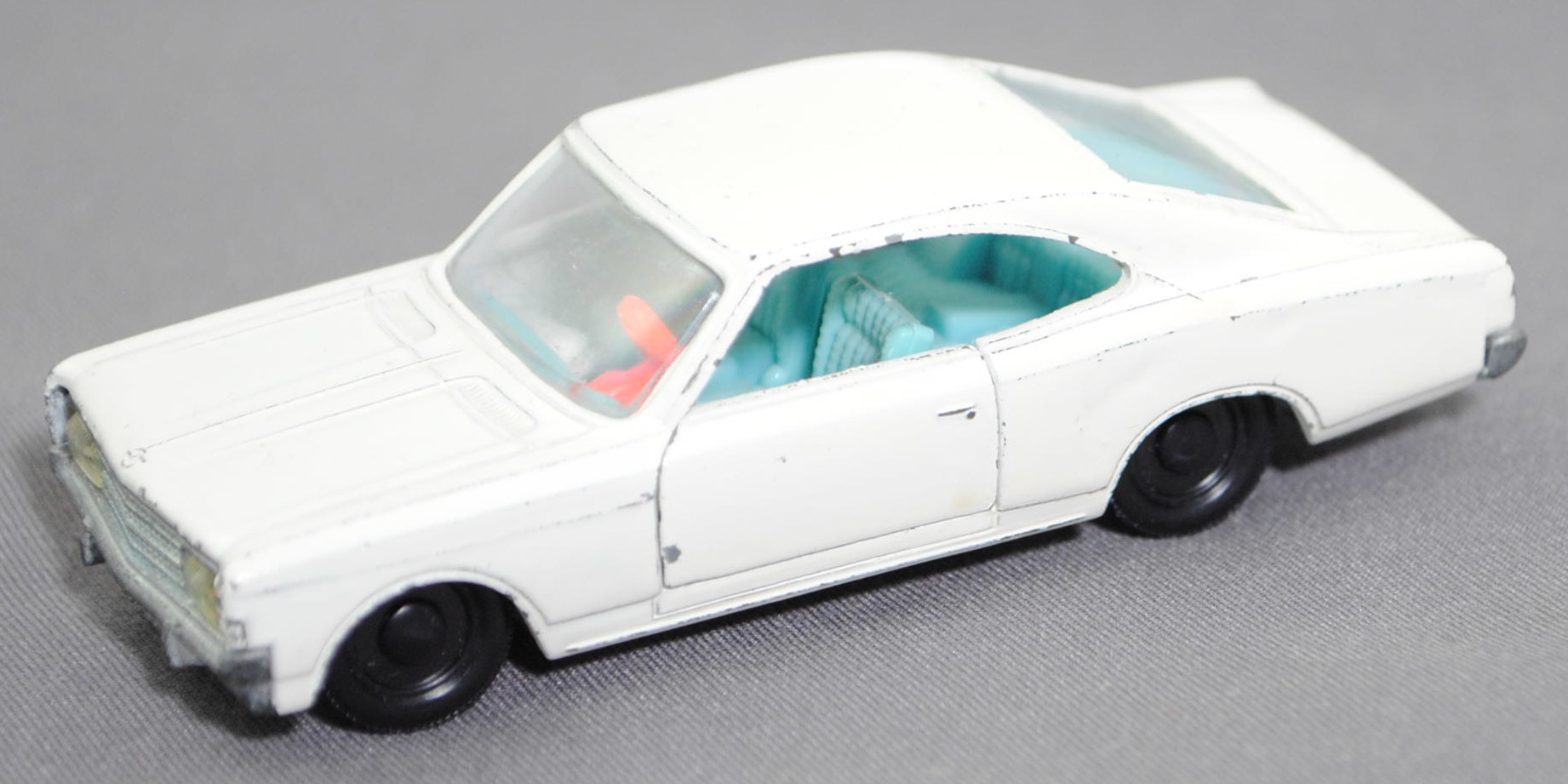 00001 OPEL REKORD Coupé (Modell 1967-1972), weiß, innen lichtgrün, Schlepploch klein, R1, SIKU, 1:60, m-