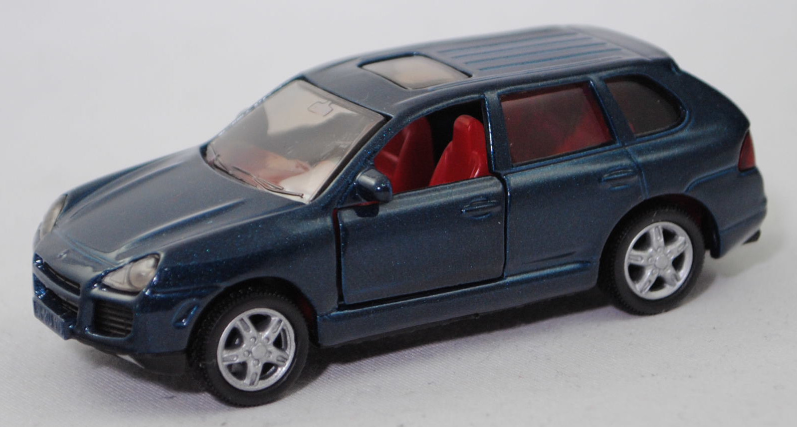 00004 Porsche Cayenne Turbo (1. Generation, Typ 9PA, Vorfacelift, Modell 2002-2006), ozeanblaumetallic, Sicke auf Heckklappe in Höhe Rückleuchten, SIKU SUPER, 1:57, m