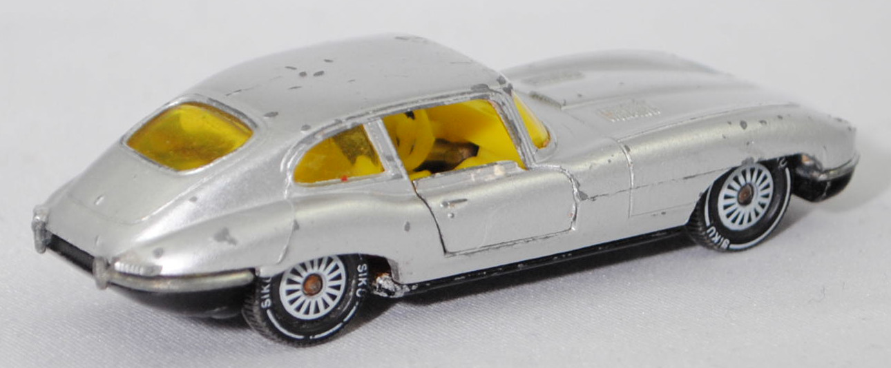 00006 Jaguar E-Type 2+2 SI Coupé 4.2 Liter (Serie 1, Typ 2+2-Sitzer Coupé, Modell 1966-1967), silber, innen gelb, W-Germ, Verglasung gelb, R11 gerillt, SIKU SUPER, 1:61, vsc