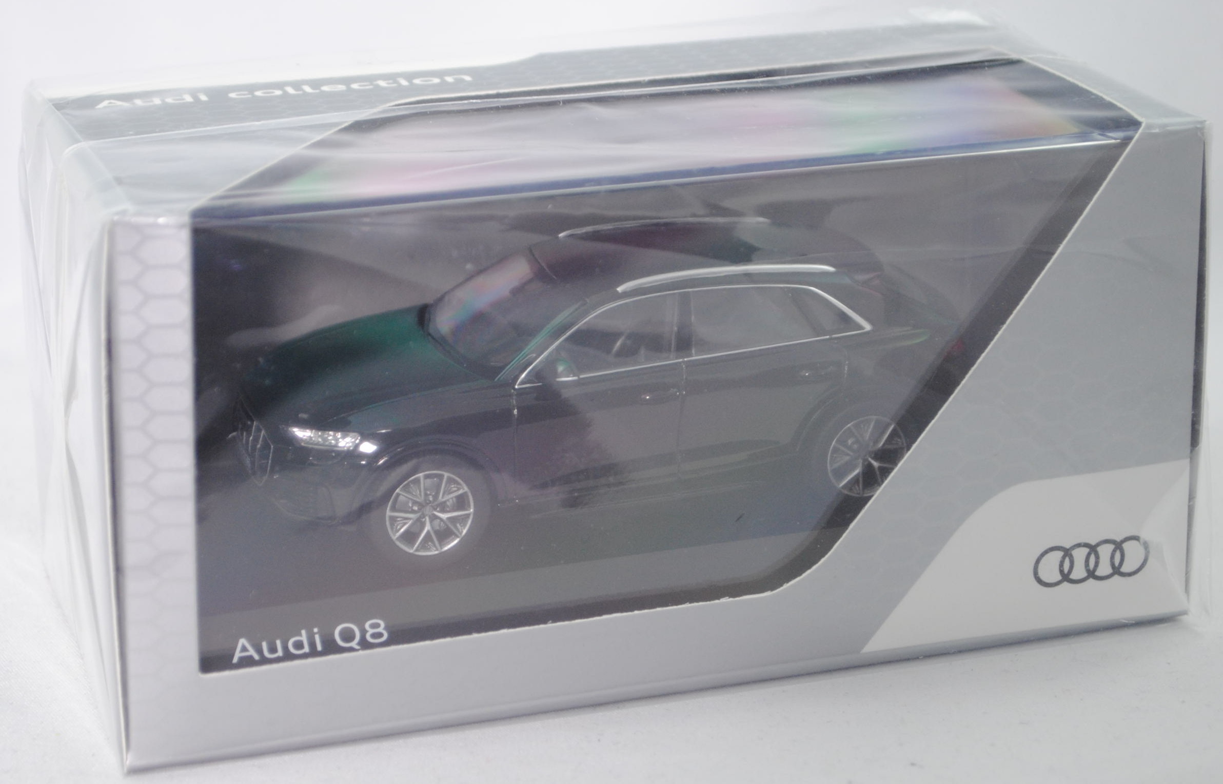 Audi Q8 (Typ 4M, Modell 2018-), orcaschwarz, Norev, 1:43, Werbeschachtel (EAN 2160000046199)