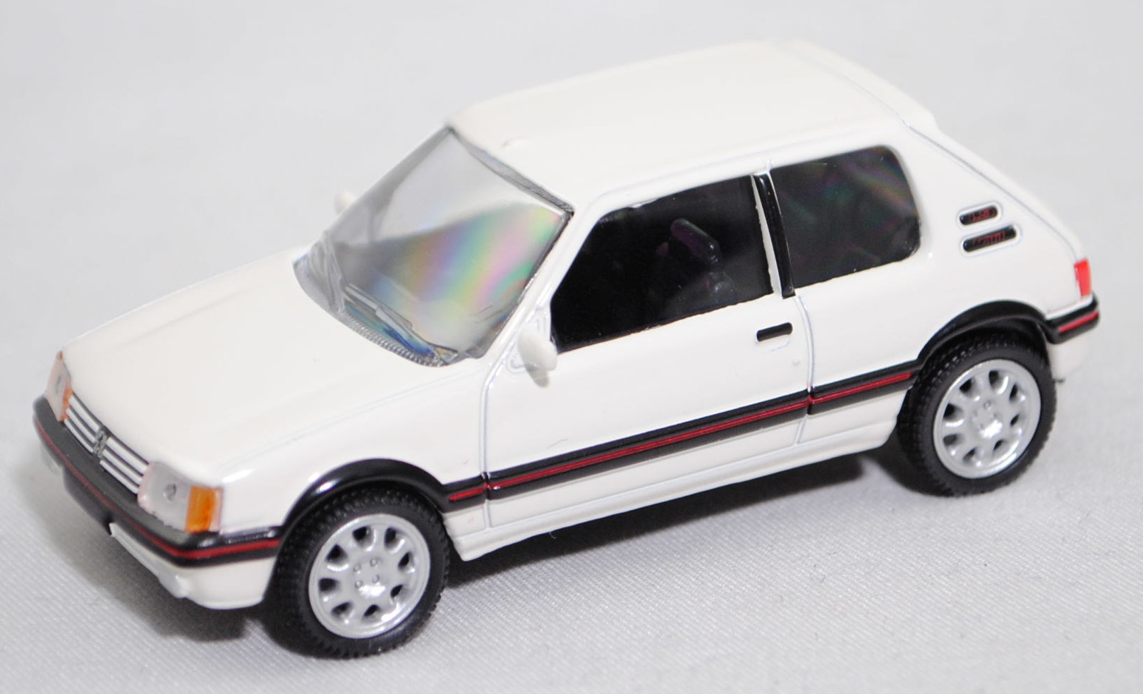 Peugeot 205 1.9 GTI (Baureihe 741C, 1. Facelift 1988, Modell 1984-1990), cremeweiß, Norev, 1:54, mb