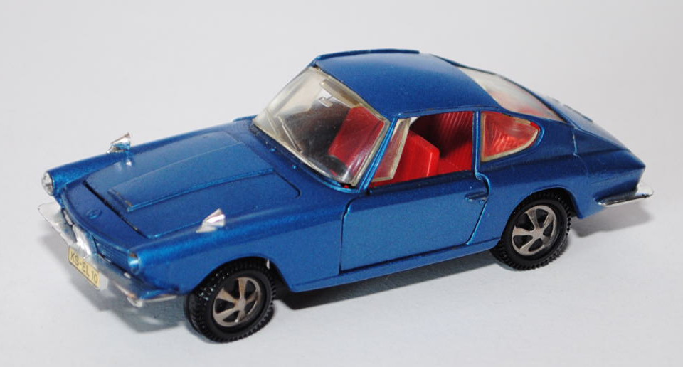 BMW 1600 GT, Modell 1967-1968, blaumetallic, Motorhaube und Türen zu öffnen, Sitzlehnen klappbar, Fr