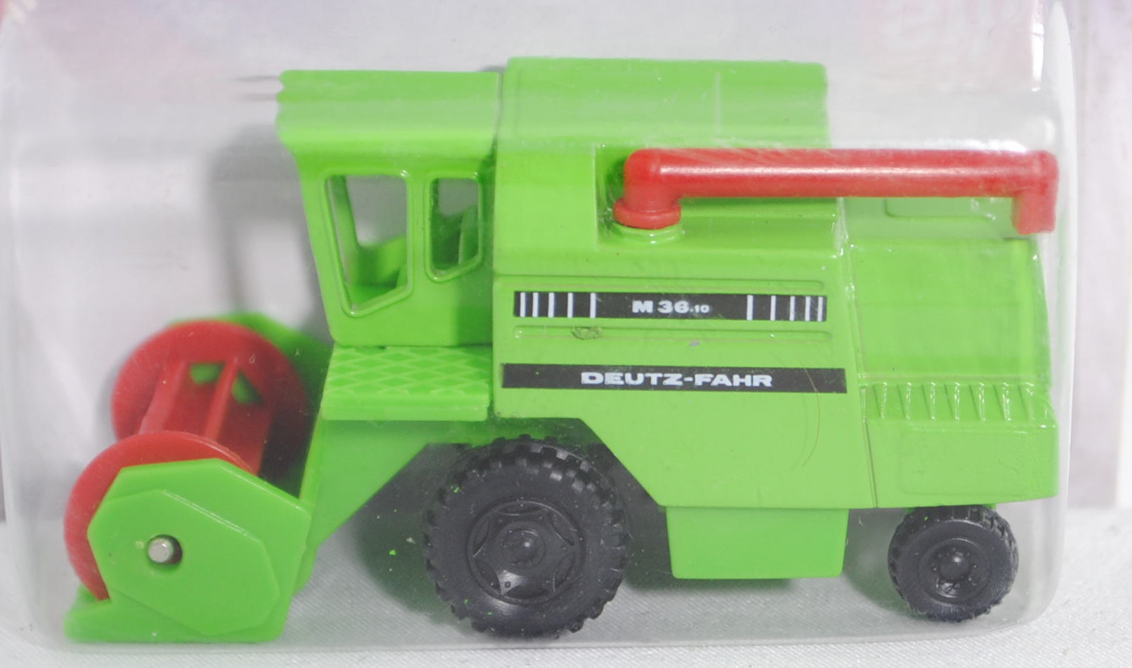 00000a DEUTZ-FAHR M 36.10 Hydromat Mähdrescher (Modell 1981-1989) mit Schneidwerk mit Messerbalken,