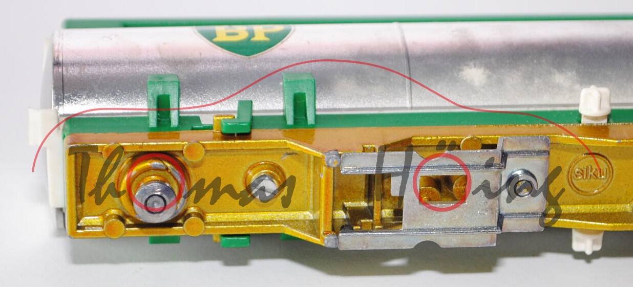 00001 Tankauflieger, goldmetallic, air BP, LKW10, Rückleuchten+Leiter+Rohre weg, Modell mit Farbabpl