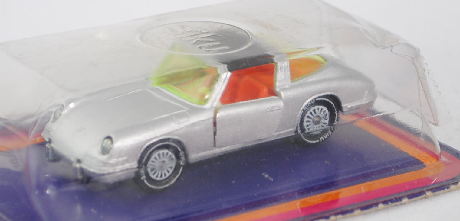 00004 Porsche 911 Targa (Typ Urmodell, Modell 1965-1973), silbergraumetallic, innen rotorange, Lenkr