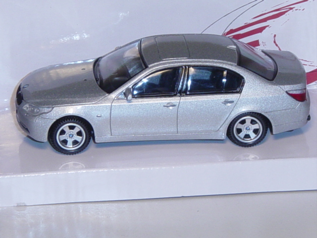 BMW 5er, silbermetallic, MondoMotors, 1:43, mb