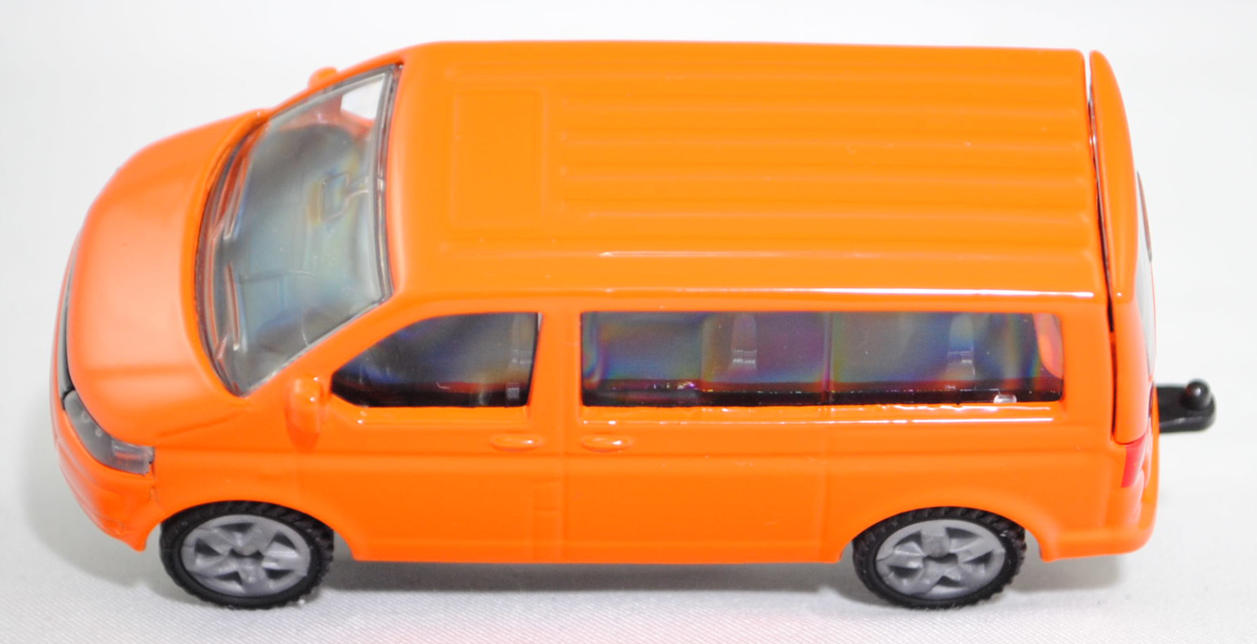 00025 VW T5 GP Multivan Highline 2.0 TDI (Modell 2009-2015) mit Aufkleber, hell-verkehrsorange, Heckklappe mit 2 Aussparungen unten, SIKU SUPER, 1:61, P29f