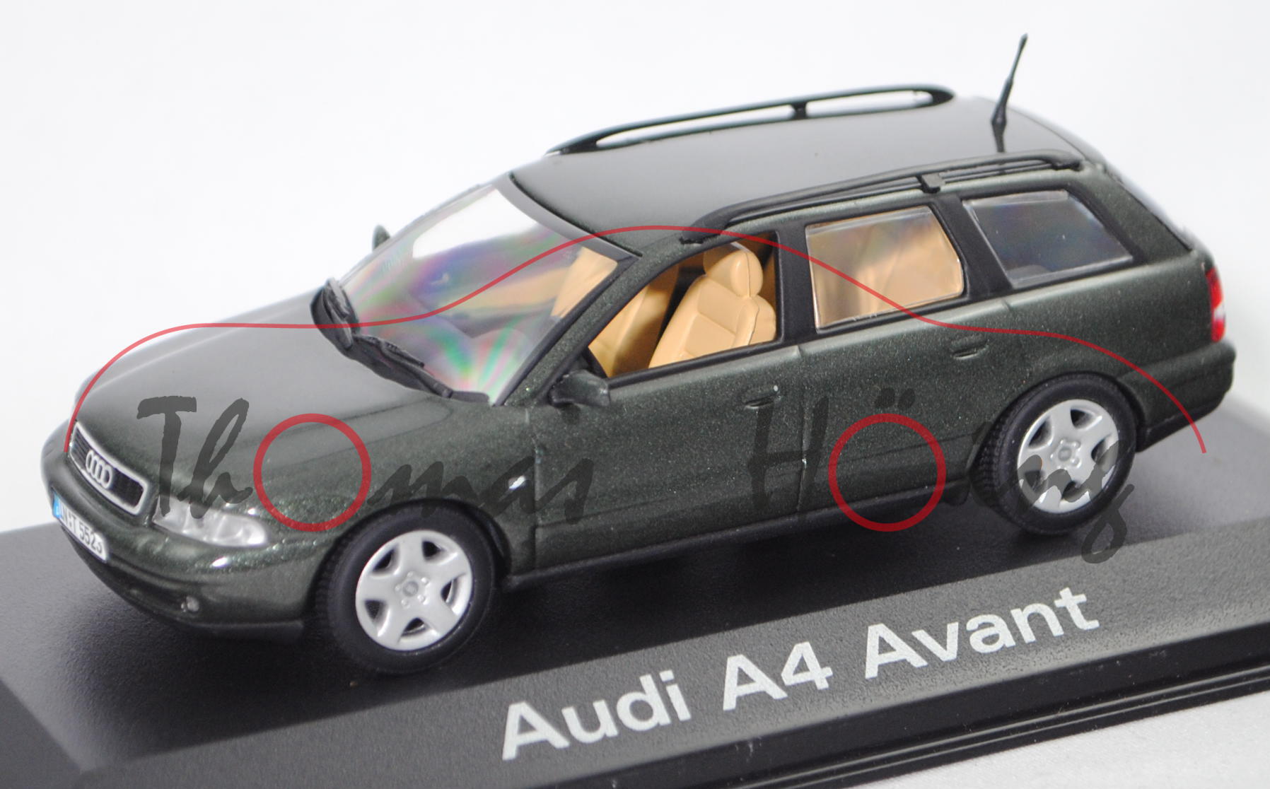 Audi A4 Avant (B5 facel., Typ 8D, Mod. 1999-2001), lorbeergrün metallic, Minichamps, 1:43, Werbebox