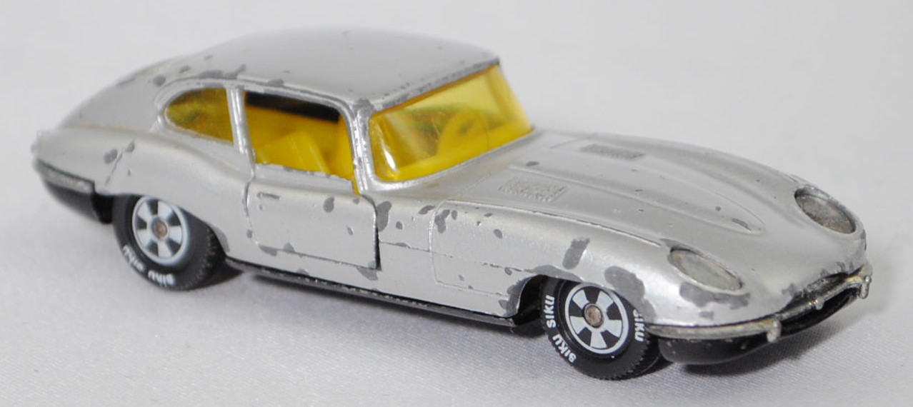 00004 Jaguar E-Type 2+2 SI Coupé 4.2 Liter (Serie 1, Typ 2+2-Sitzer Coupé, Modell 1966-1967), silber, innen gelb, Germ, Verglasung gelb, R10 weiß, SIKU SUPER, 1:61, vsc