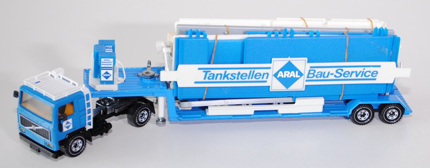 00004 Volvo F10 Turbo 6 ARAL-Tankstellen-Bauzug, himmelblau/schwarz/reinweiß, mit originaler Bauanle